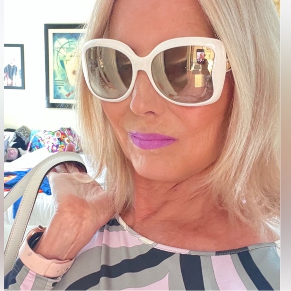 Meet your Posher, Mary - Picture 2 of 3